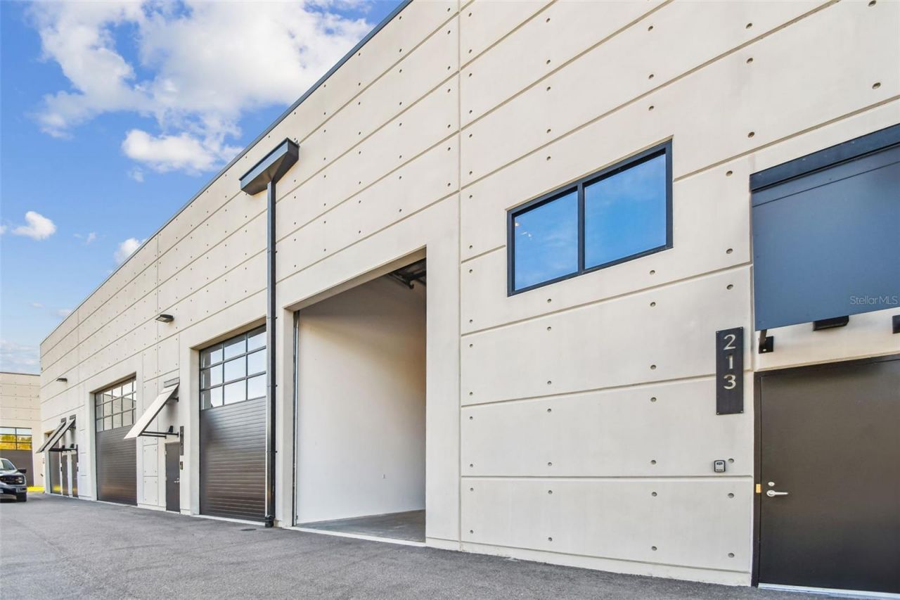 6500 Motor Enclave Way, Unit 213, Tampa, FL 33610 Photo