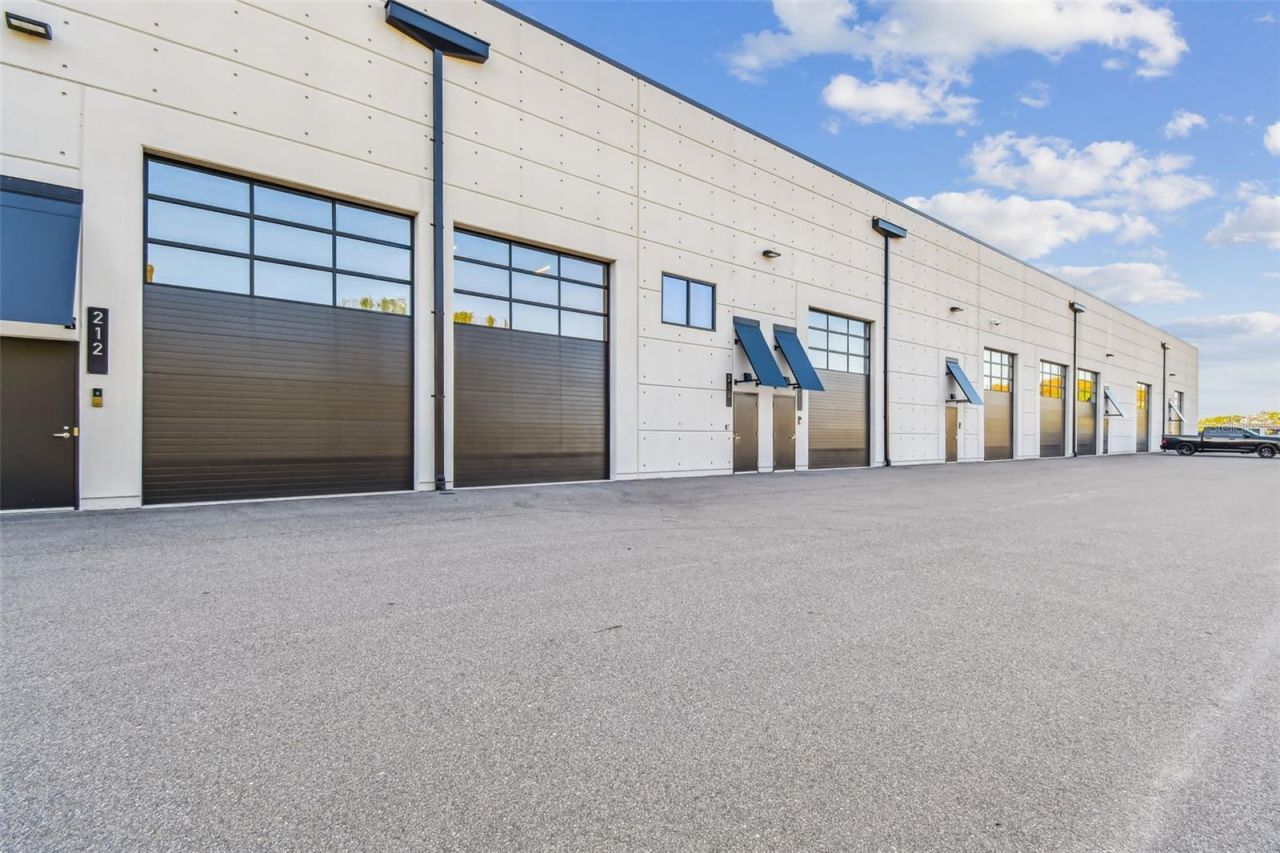 6500 Motor Enclave Way, Unit 213, Tampa, FL 33610 Photo