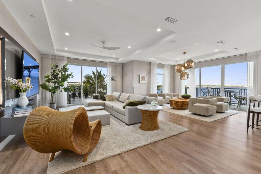 41 SW Seminole Street, Unit 206, Stuart, FL 34994 Photo