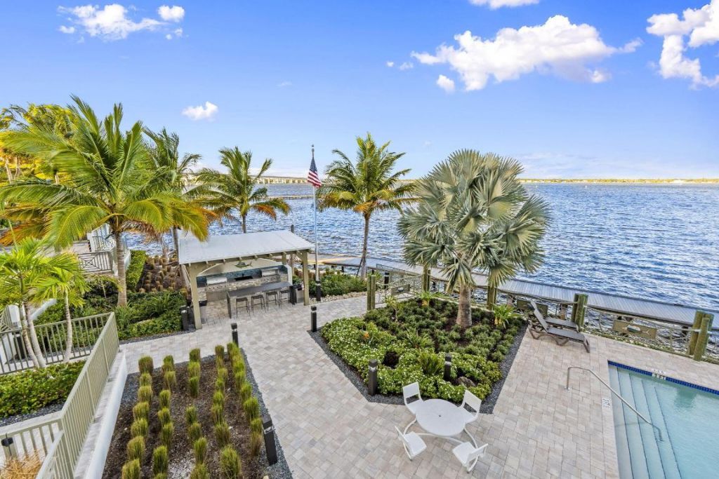 41 SW Seminole Street, Unit 206, Stuart, FL 34994 Photo