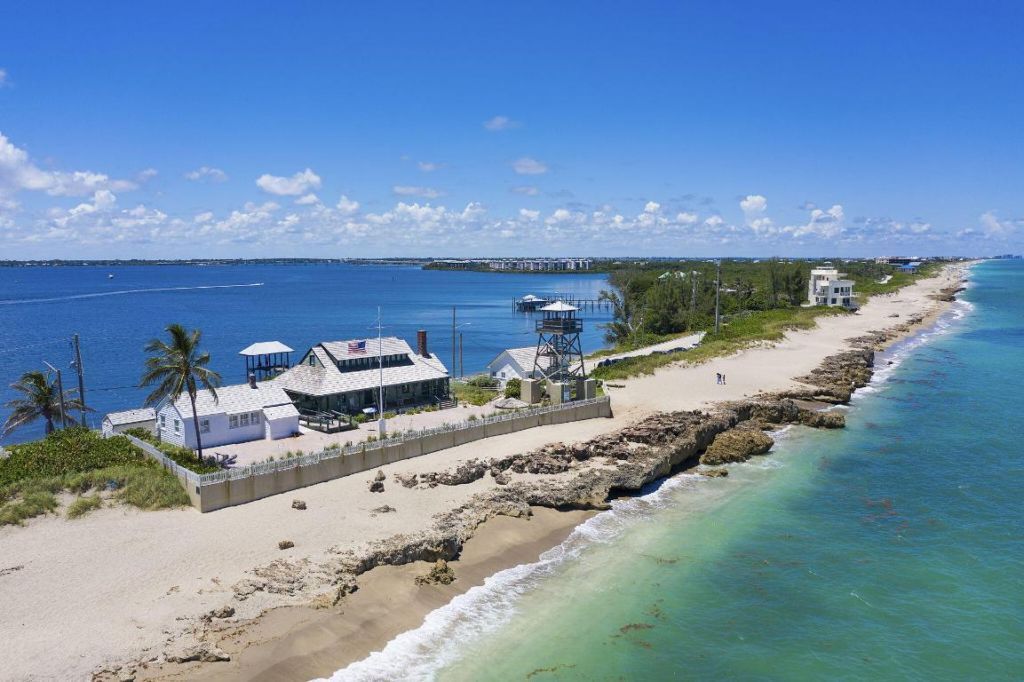 41 SW Seminole Street, Unit 206, Stuart, FL 34994 Photo