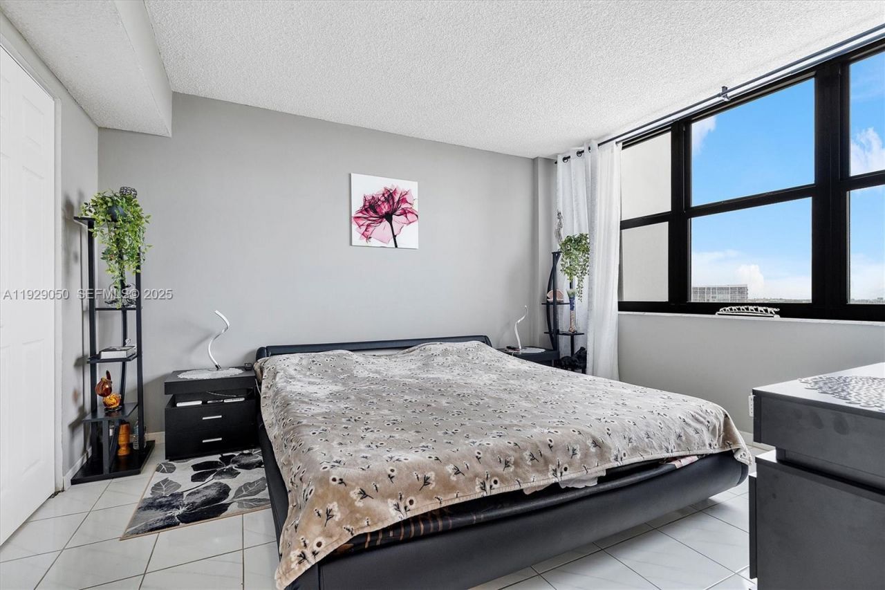 2401 S Ocean Dr, Unit 605, Hollywood, FL 33019 Photo