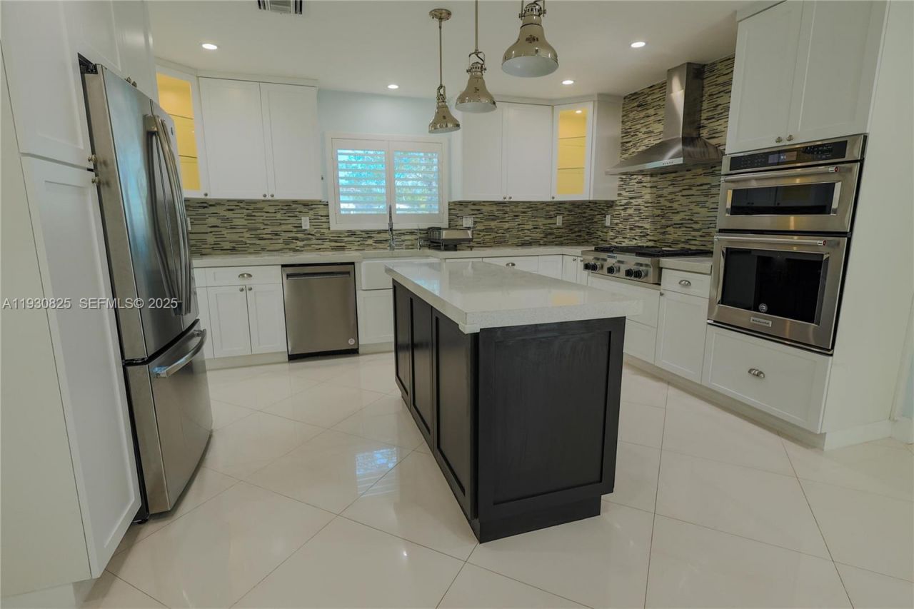 9870 SW 96th St , Miami, FL 33176 Photo