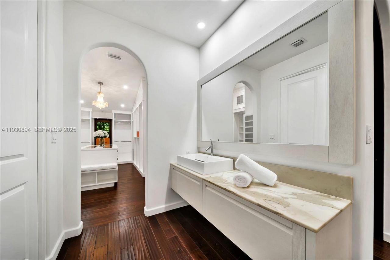 8301 SW 53rd Ave, Miami, FL 33143 Photo