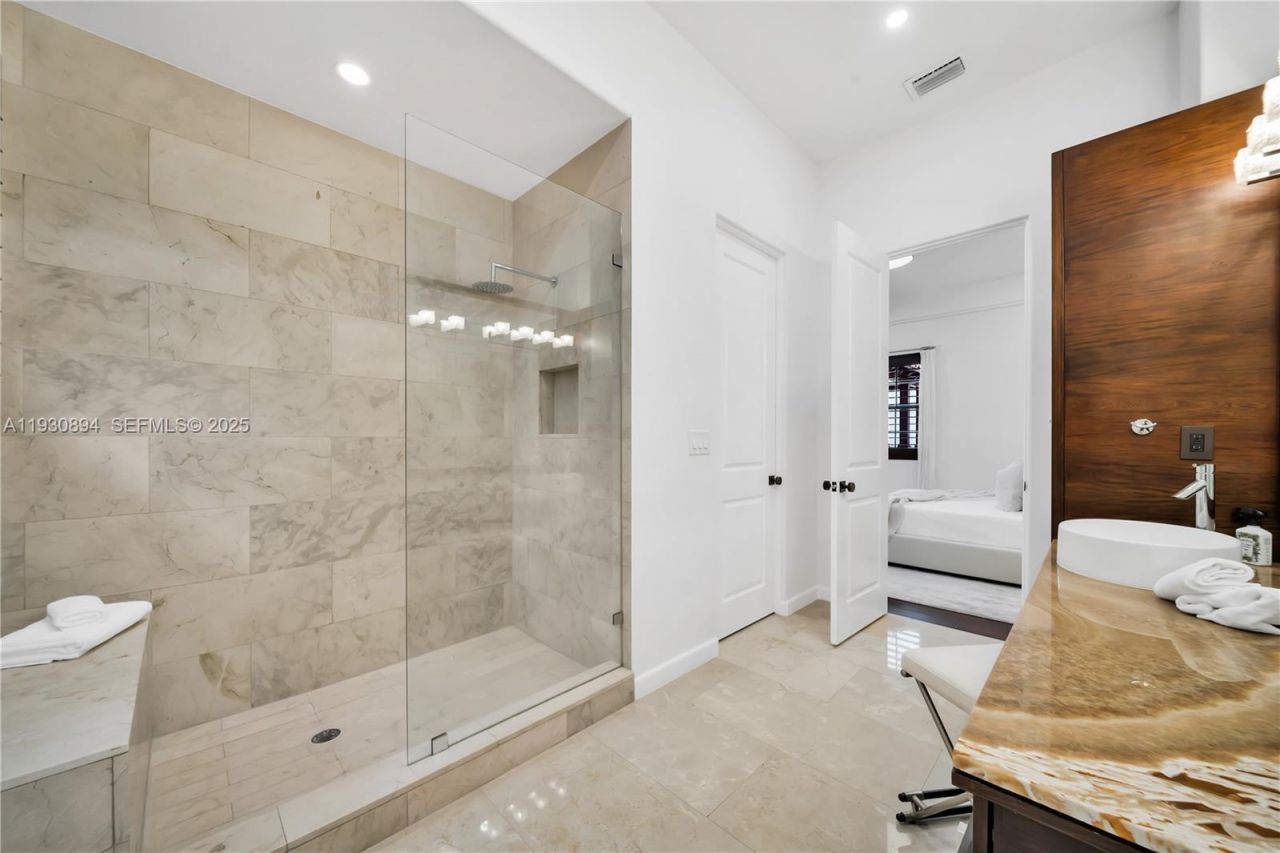 8301 SW 53rd Ave, Miami, FL 33143 Photo