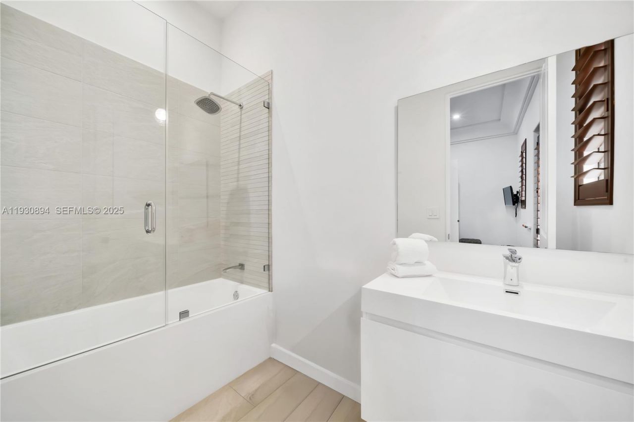 8301 SW 53rd Ave, Miami, FL 33143 Photo