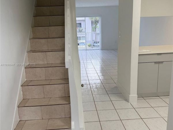 2760 W 76th St, Unit 203, Hialeah, FL 33016