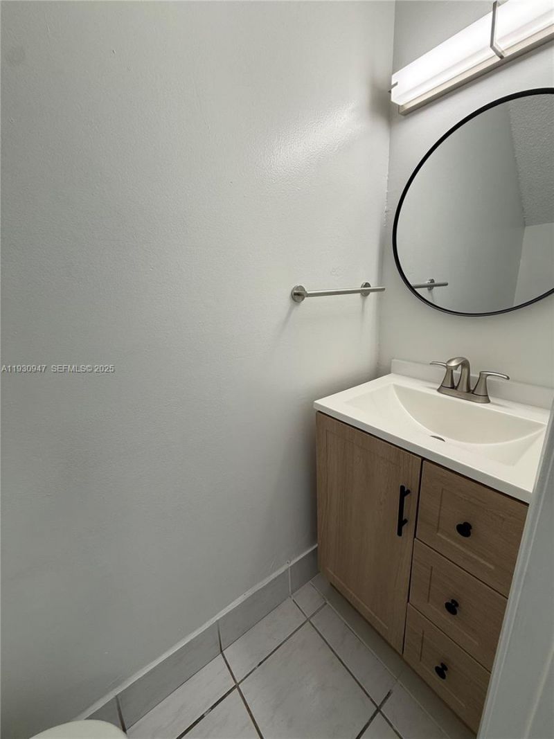 2760 W 76th St, Unit 203, Hialeah, FL 33016 Photo