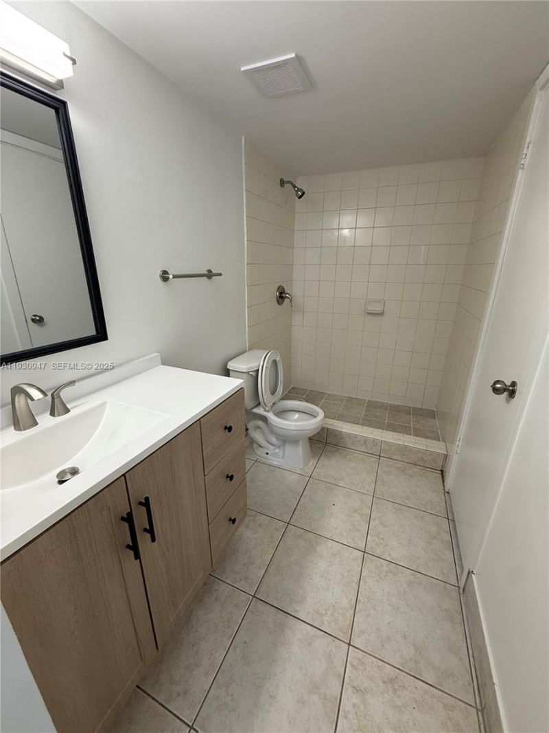 2760 W 76th St, Unit 203, Hialeah, FL 33016 Photo
