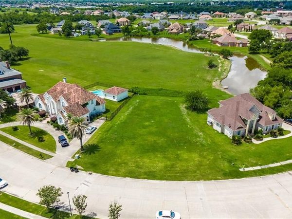 6021 EASTOVER Drive, New Orleans, LA 70128