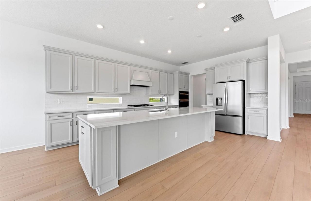 37392 Gunnison Drive, Zephyrhills, FL 33540 Photo