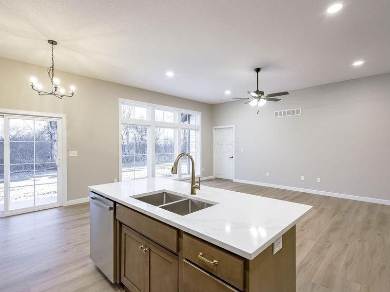 562 Cannondale Avenue, Johnstown, OH 43031 Photo 4