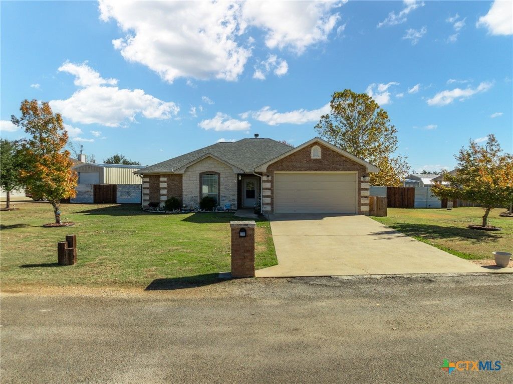 210 Lakewood Drive, Gatesville, TX 76528 Main Photo