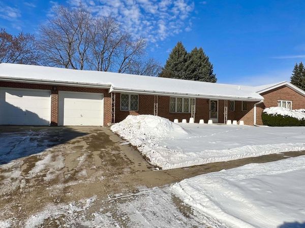 1307 W 15th Street Place S, Newton, IA 50208