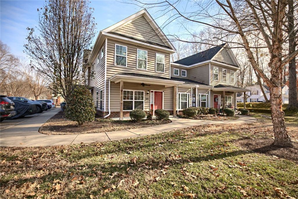 101 Lakeview Cove, Smithfield, VA 23430 Main Photo