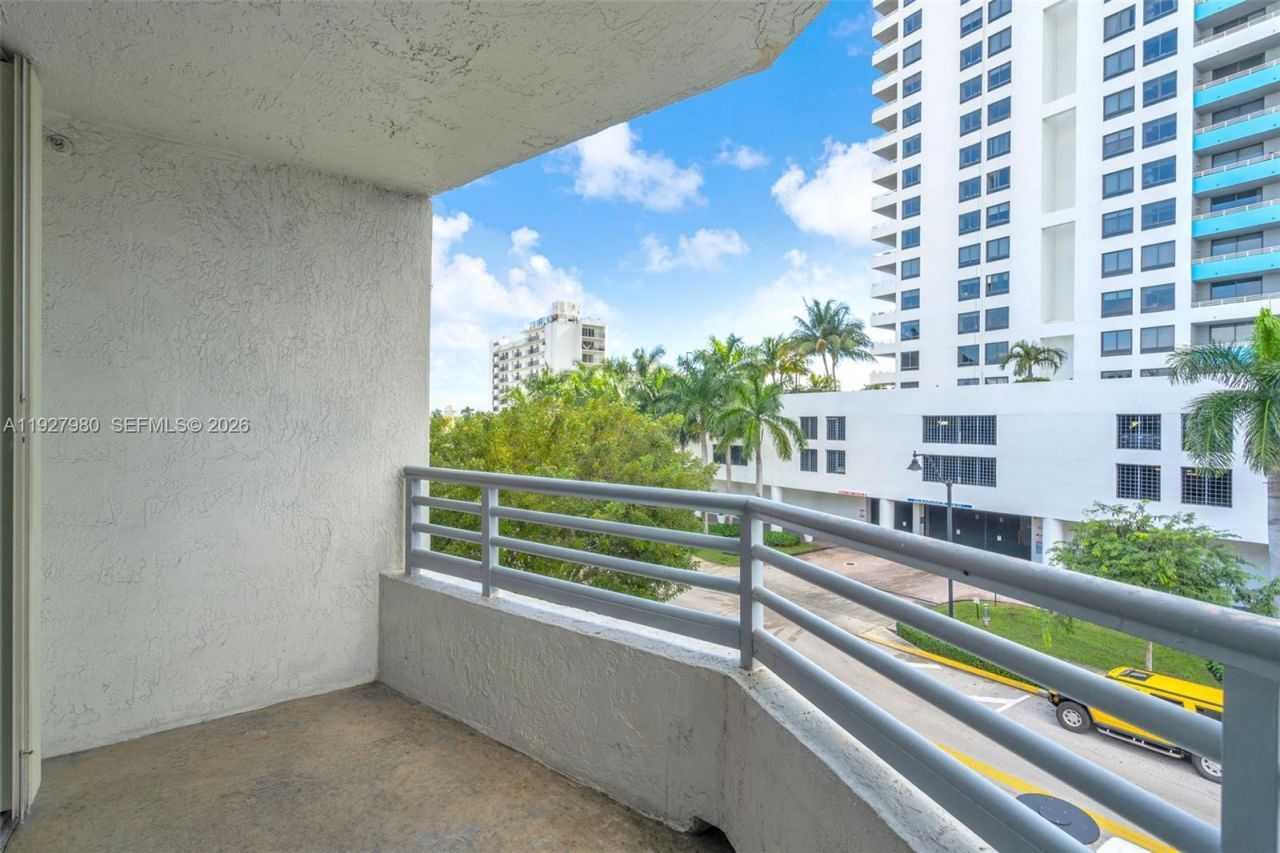 1401 Bay Rd, Unit 405, Miami Beach, FL 33139 Photo