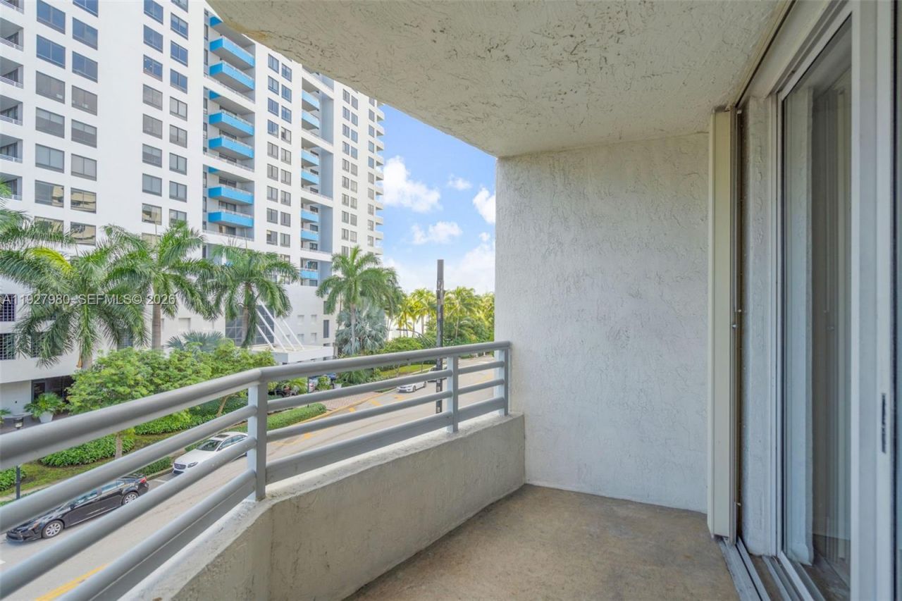 1401 Bay Rd, Unit 405, Miami Beach, FL 33139 Photo