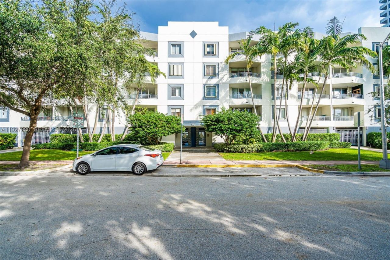 1401 Bay Rd, Unit 405, Miami Beach, FL 33139 Photo