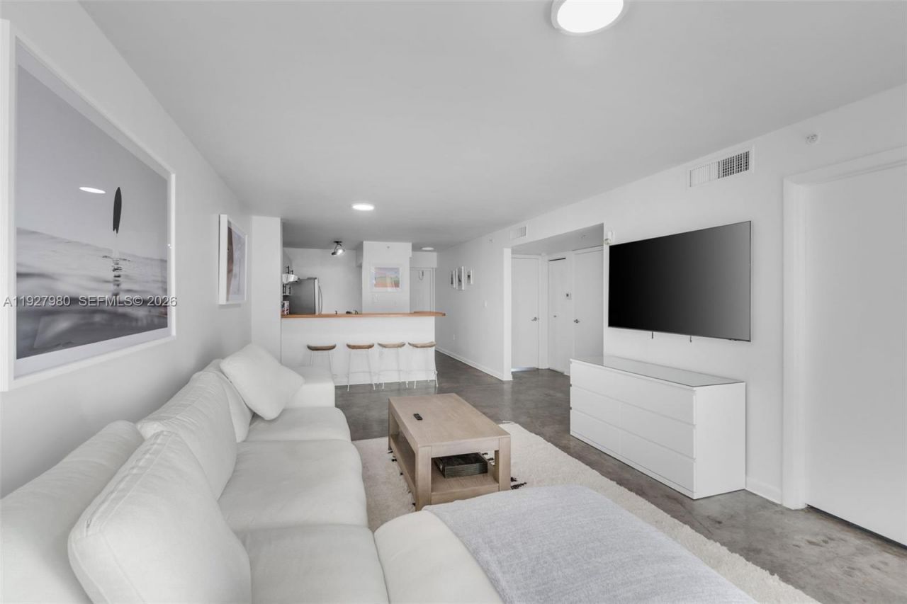 1401 Bay Rd, Unit 405, Miami Beach, FL 33139 Photo