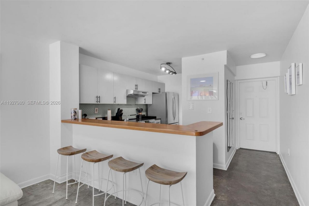 1401 Bay Rd, Unit 405, Miami Beach, FL 33139 Photo