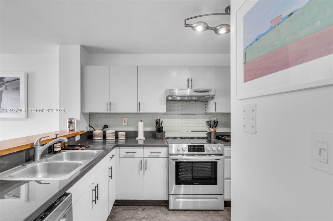 1401 Bay Rd, Unit 405, Miami Beach, FL 33139 Photo