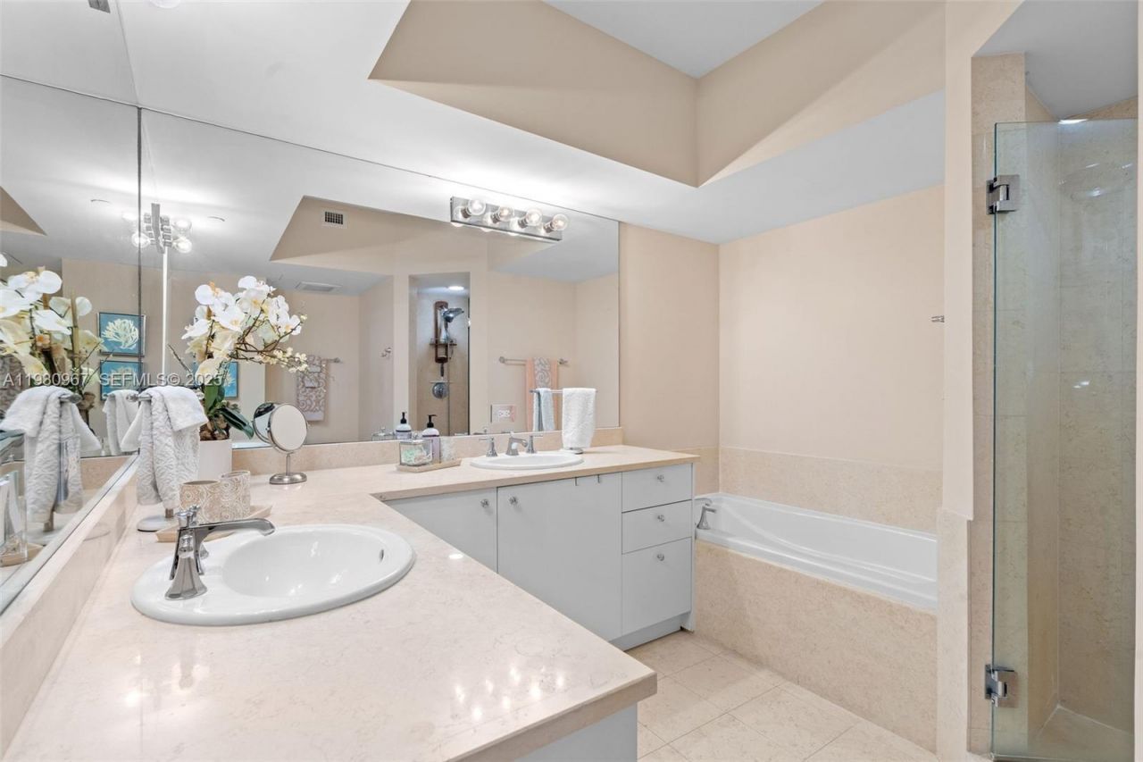 19900 E Country Club Dr, Unit 616, Aventura, FL 33180 Photo