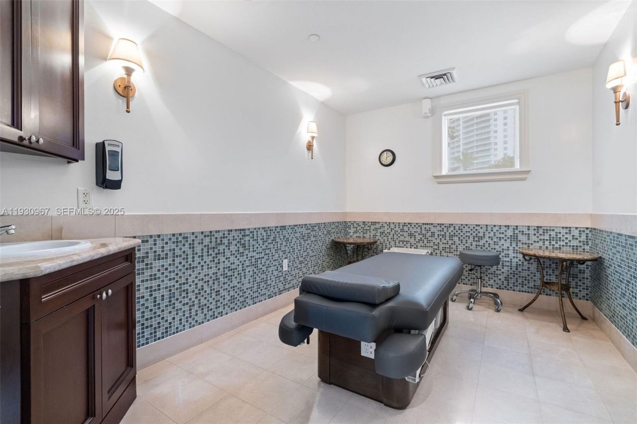 19900 E Country Club Dr, Unit 616, Aventura, FL 33180 Photo