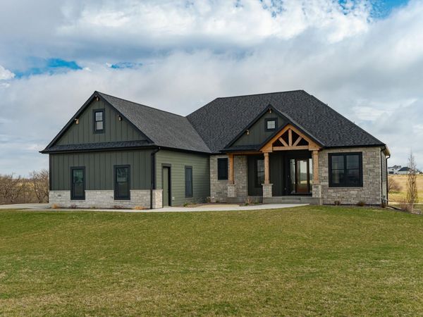 4980 Royal Oaks Circle SW, Rochester, MN 55902