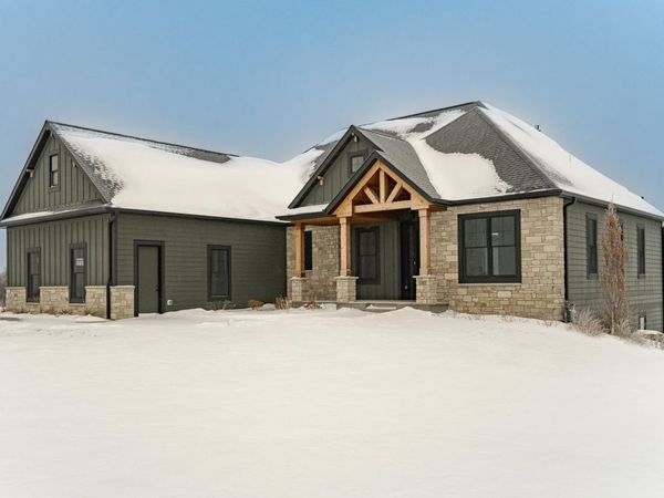 4980 Royal Oaks Circle SW, Rochester, MN 55902