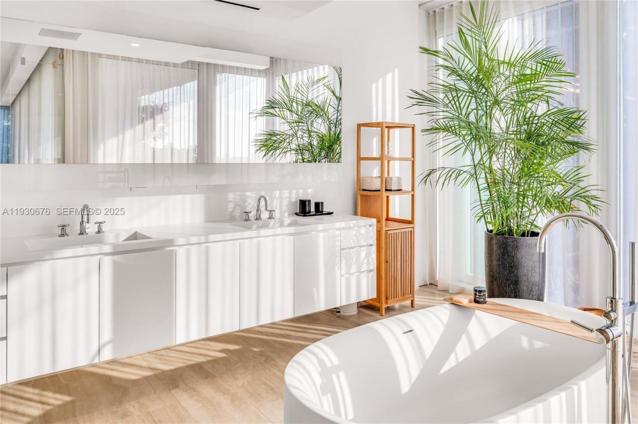 9001 Collins Ave, Unit S-402, Surfside, FL 33154 Photo