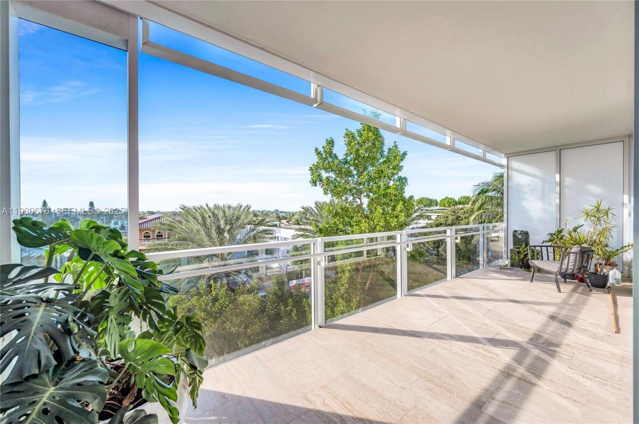 9001 Collins Ave, Unit S-402, Surfside, FL 33154 Photo