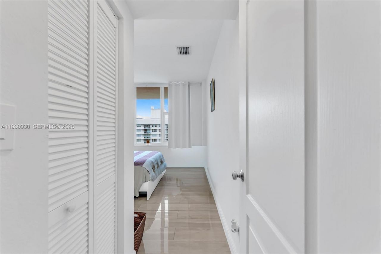 5600 Collins Ave , Unit 17W, Miami Beach, FL 33140 Photo