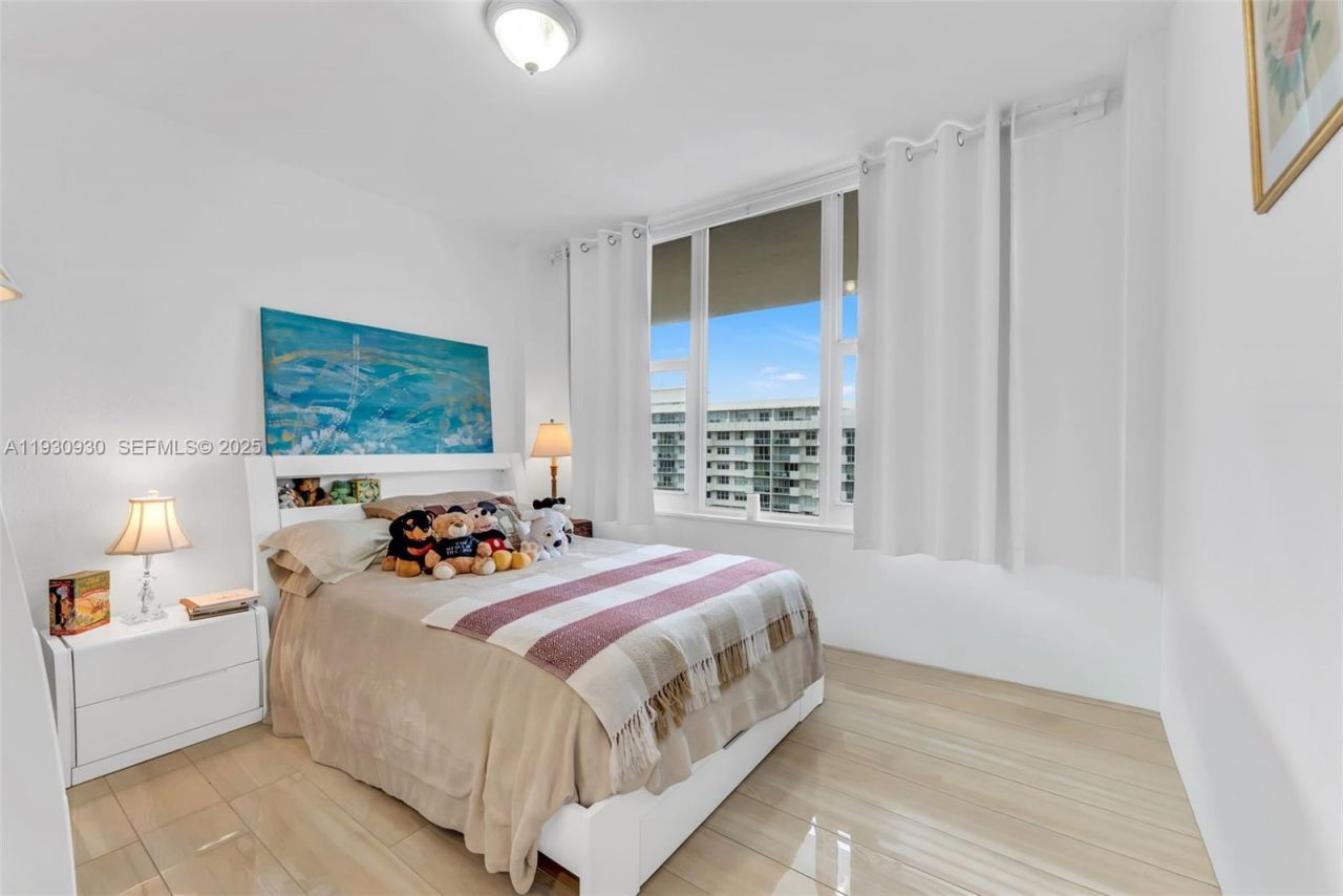 5600 Collins Ave , Unit 17W, Miami Beach, FL 33140 Photo