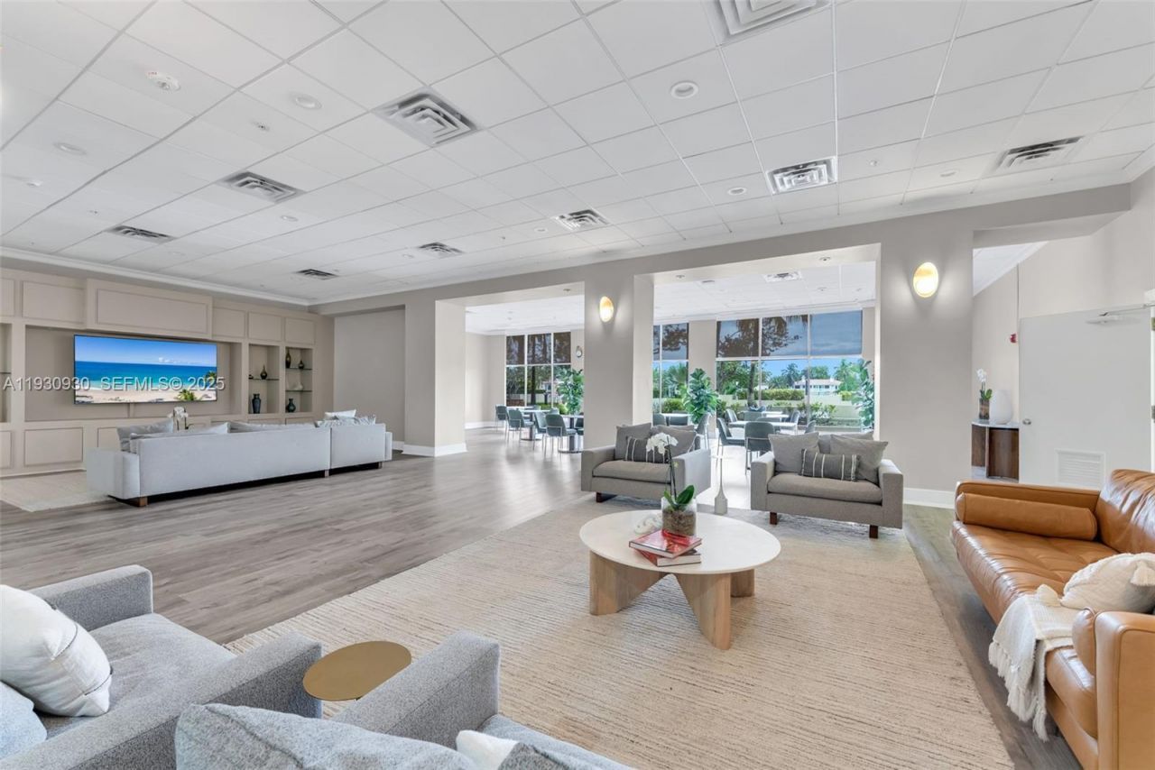 5600 Collins Ave , Unit 17W, Miami Beach, FL 33140 Photo