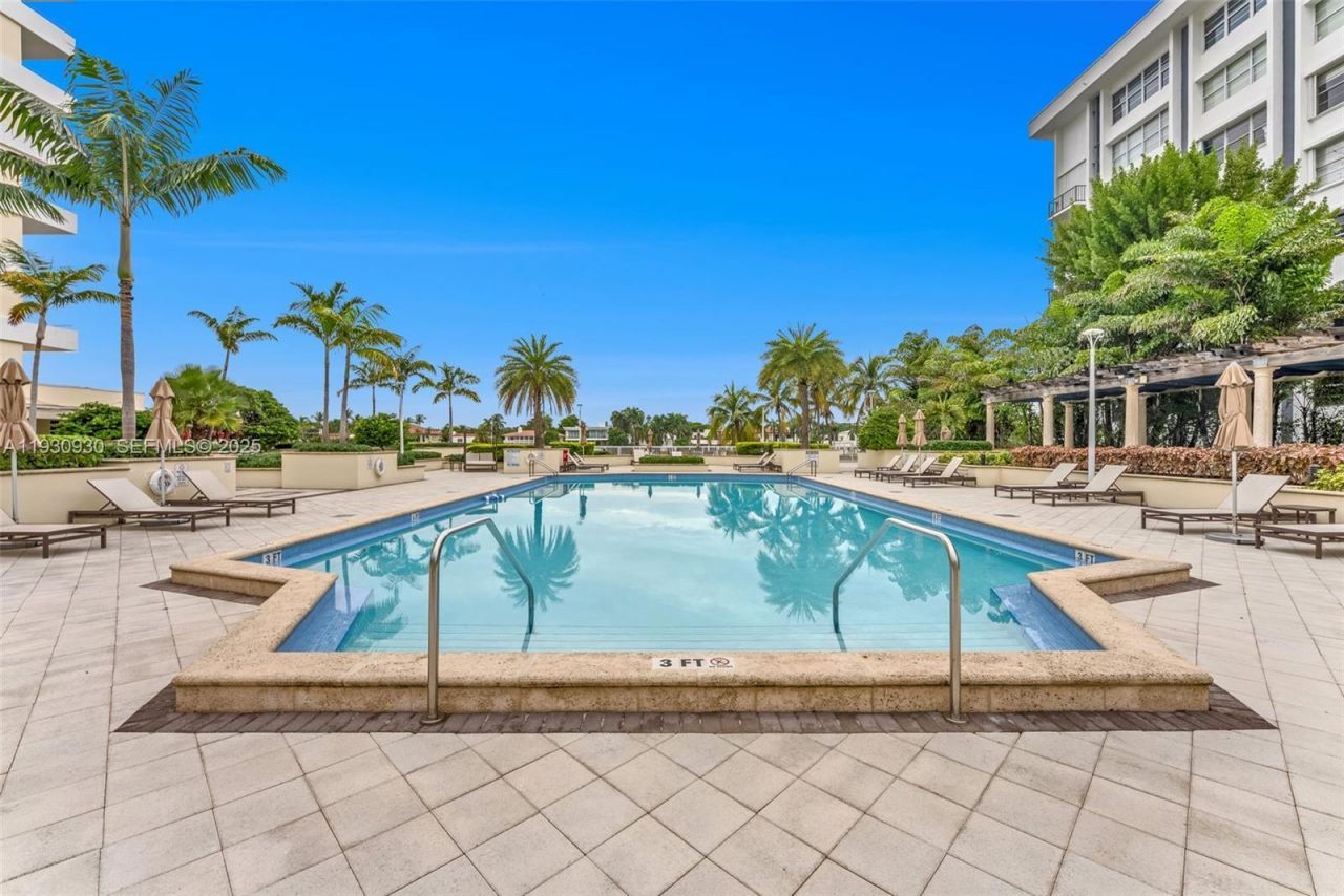 5600 Collins Ave , Unit 17W, Miami Beach, FL 33140 Photo