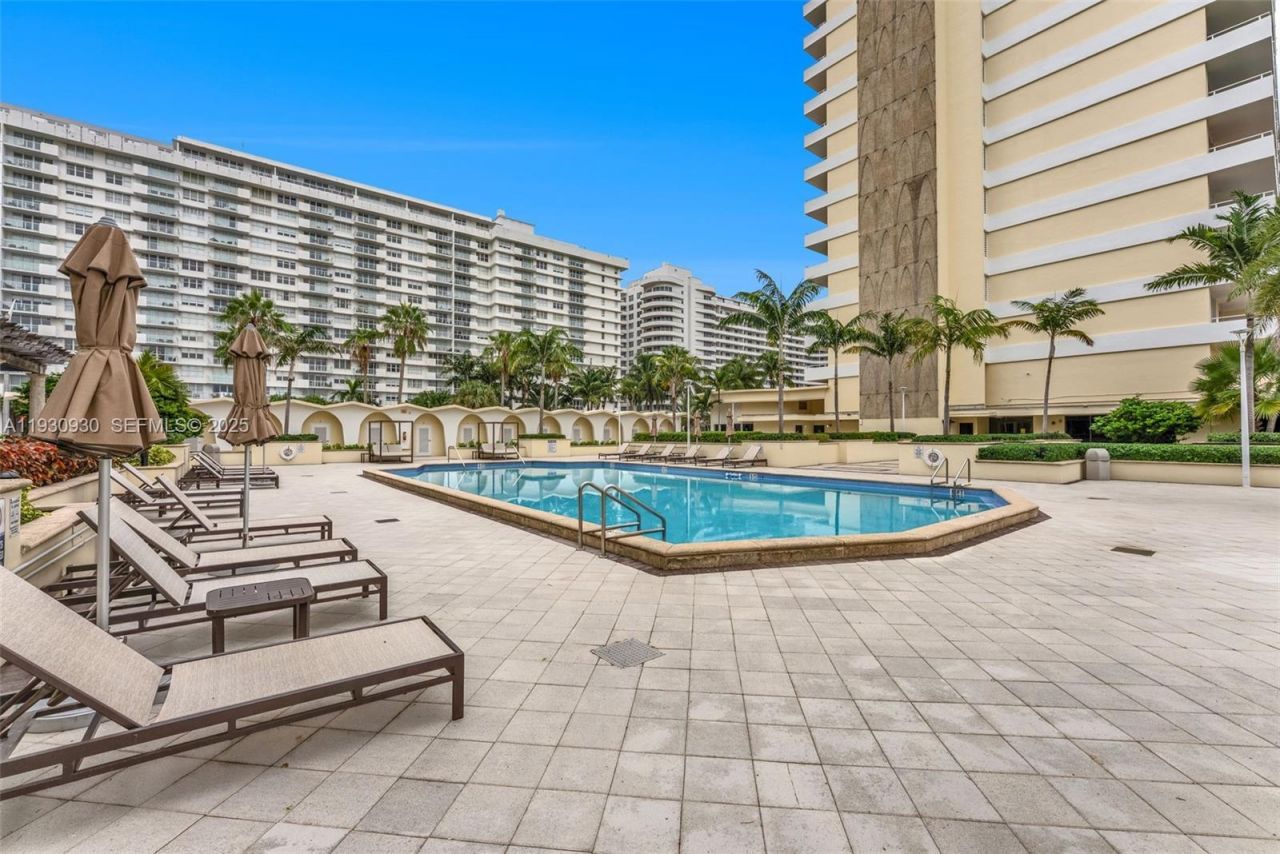 5600 Collins Ave , Unit 17W, Miami Beach, FL 33140 Photo