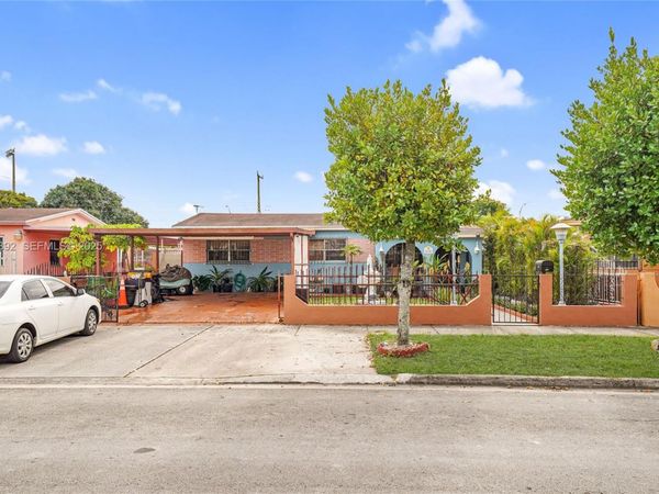 618 W 32nd St, Hialeah, FL 33012