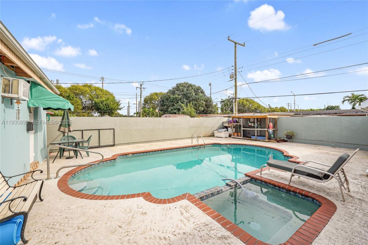 618 W 32nd St, Hialeah, FL 33012 Photo