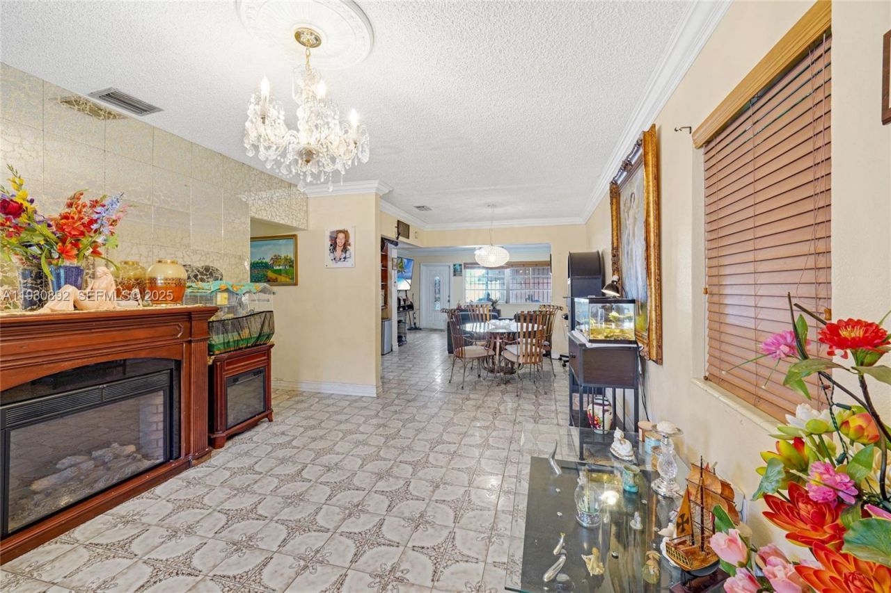 618 W 32nd St, Hialeah, FL 33012 Photo