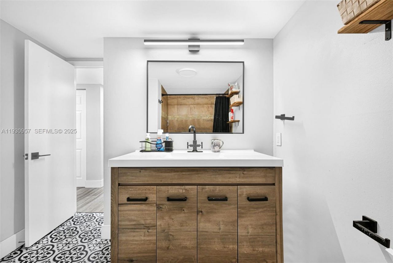 3900 N Hills Dr , Unit 303, Hollywood, FL 33021 Photo