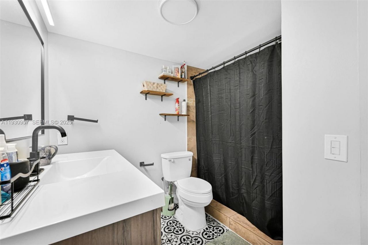 3900 N Hills Dr , Unit 303, Hollywood, FL 33021 Photo