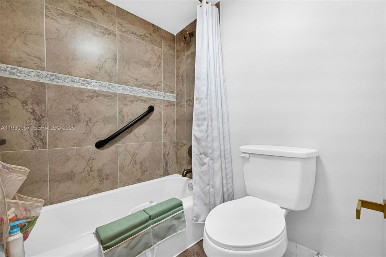 3900 N Hills Dr , Unit 303, Hollywood, FL 33021 Photo