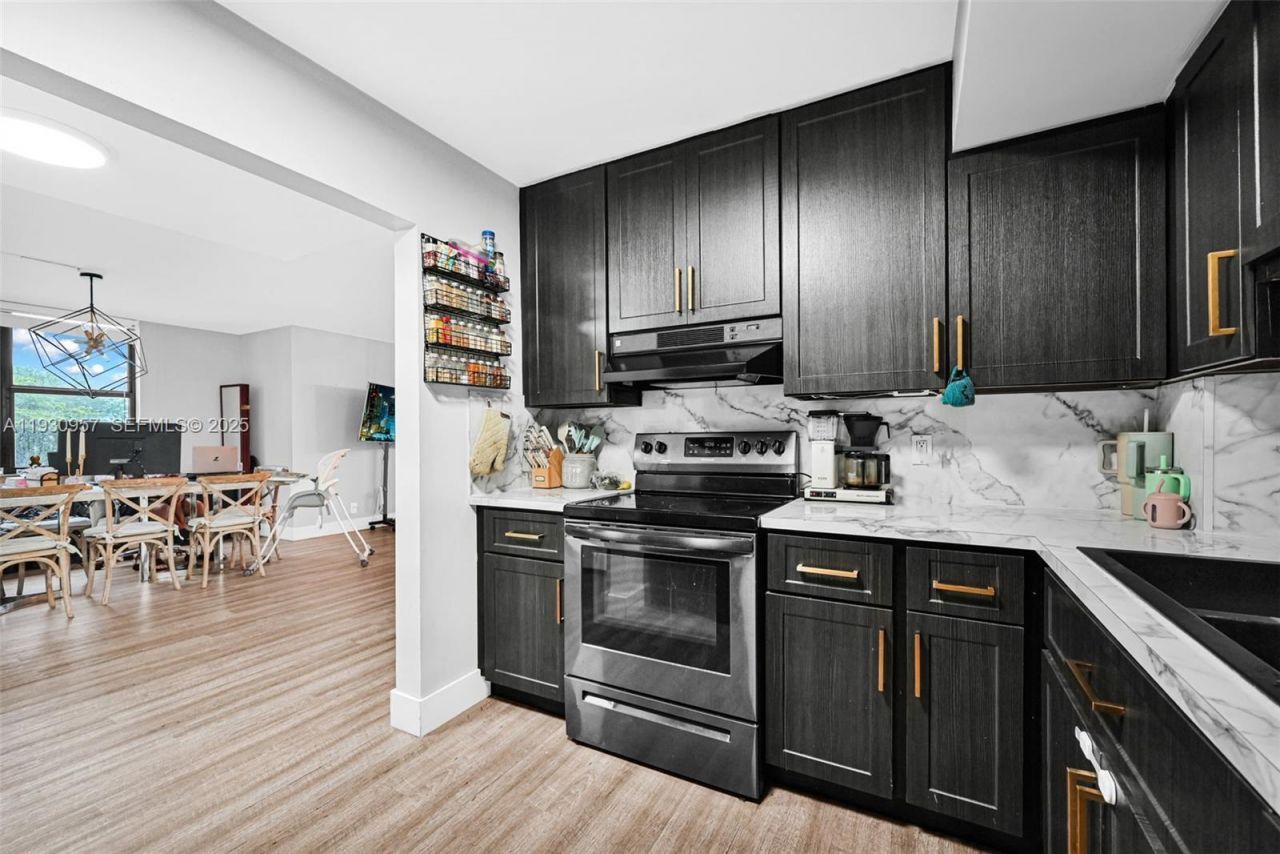 3900 N Hills Dr , Unit 303, Hollywood, FL 33021 Photo