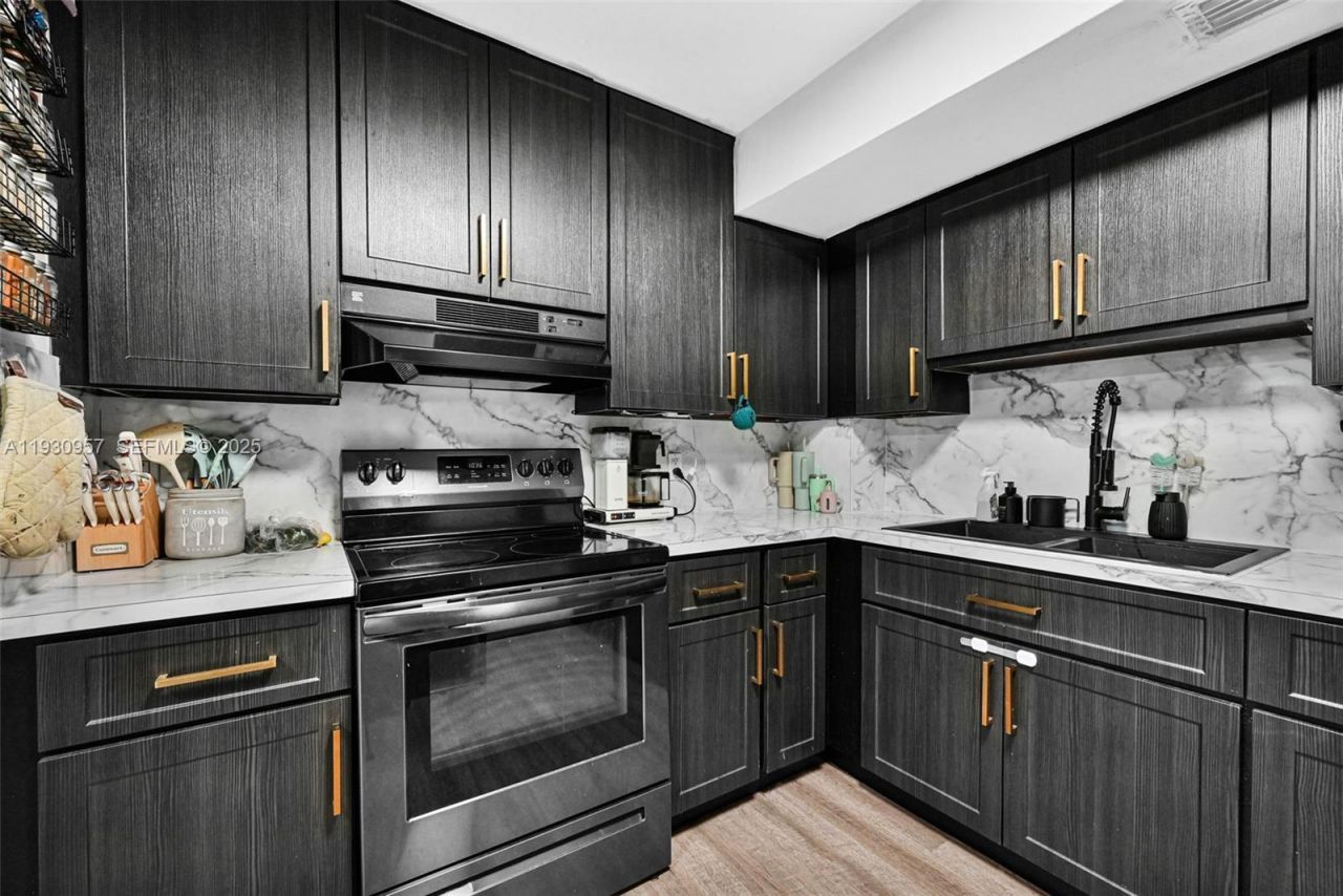 3900 N Hills Dr , Unit 303, Hollywood, FL 33021 Photo