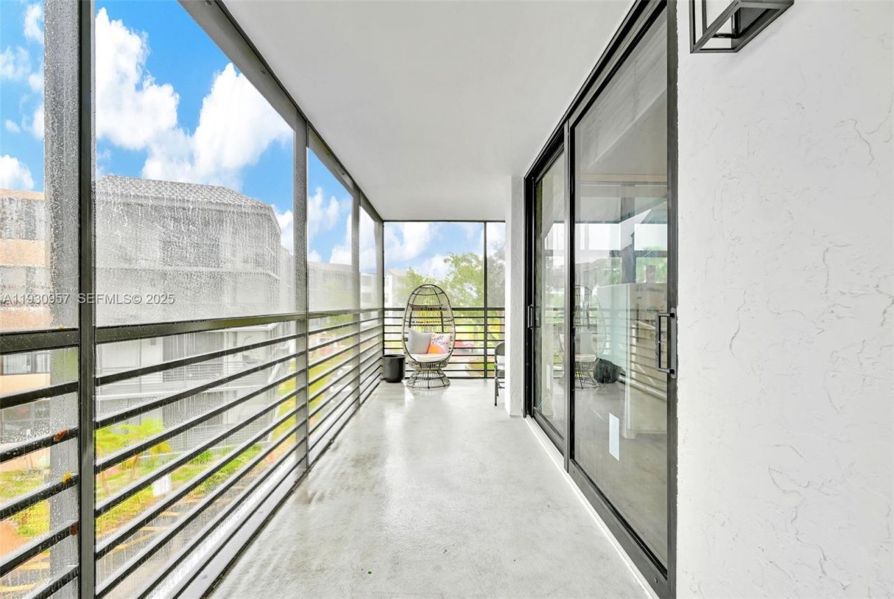 3900 N Hills Dr , Unit 303, Hollywood, FL 33021 Photo