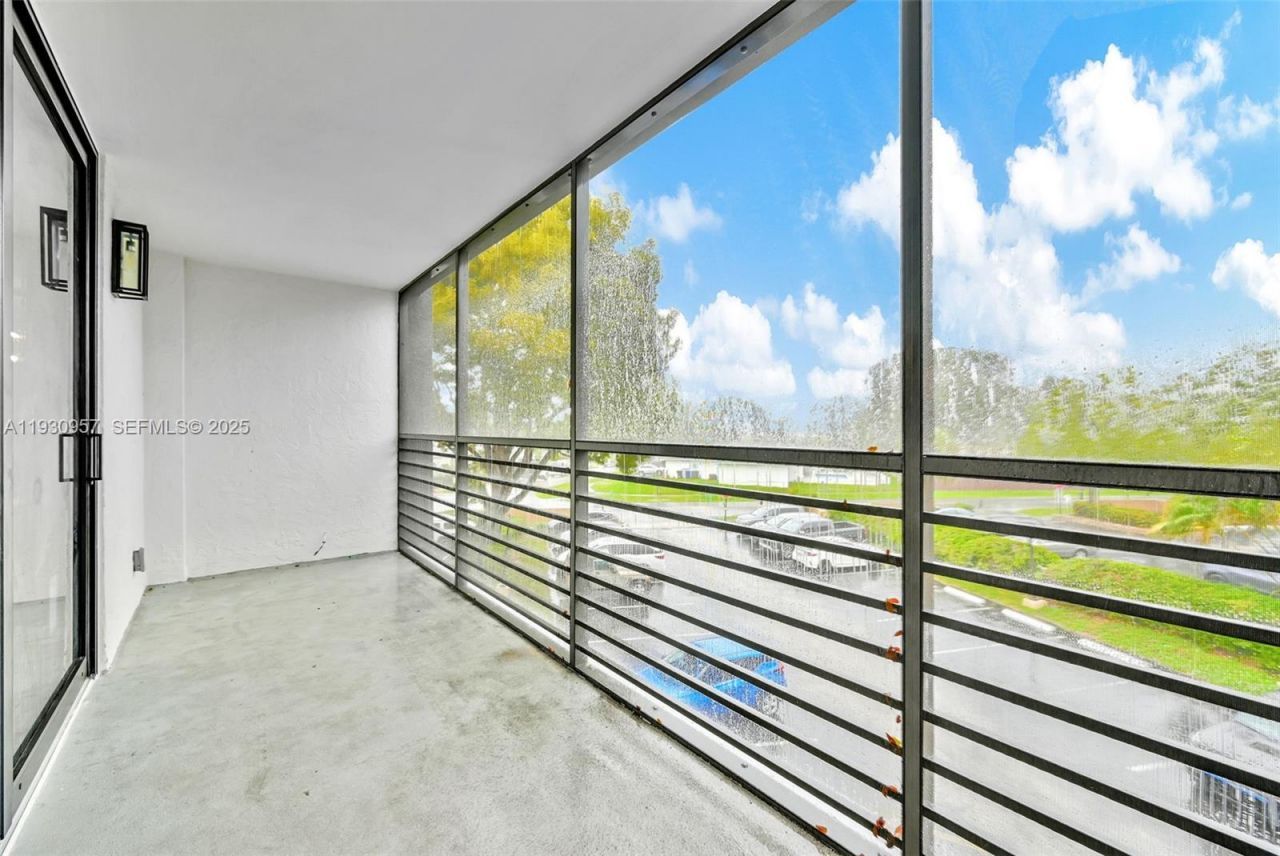 3900 N Hills Dr , Unit 303, Hollywood, FL 33021 Photo