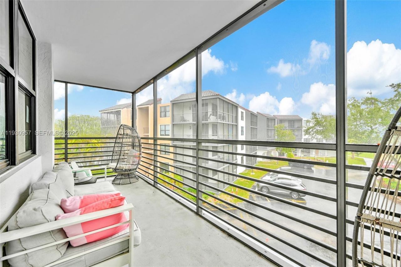 3900 N Hills Dr , Unit 303, Hollywood, FL 33021 Photo