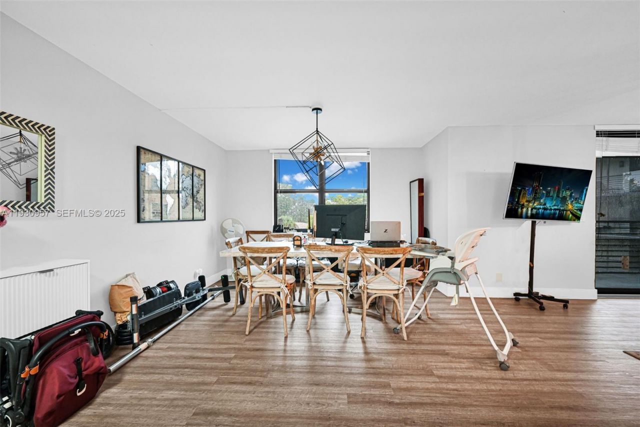 3900 N Hills Dr , Unit 303, Hollywood, FL 33021 Photo