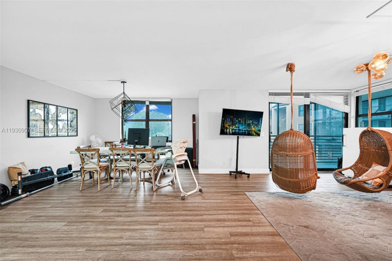 3900 N Hills Dr , Unit 303, Hollywood, FL 33021 Photo