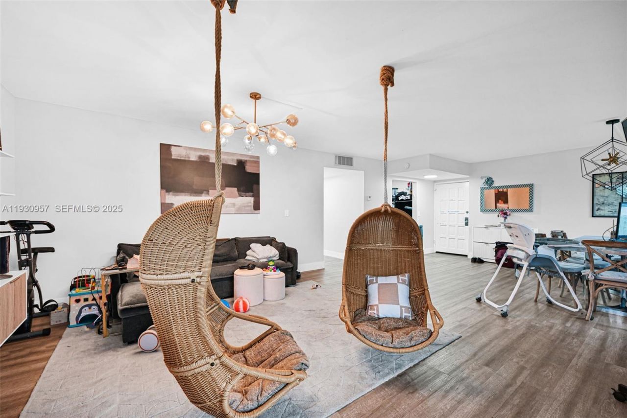 3900 N Hills Dr , Unit 303, Hollywood, FL 33021 Photo